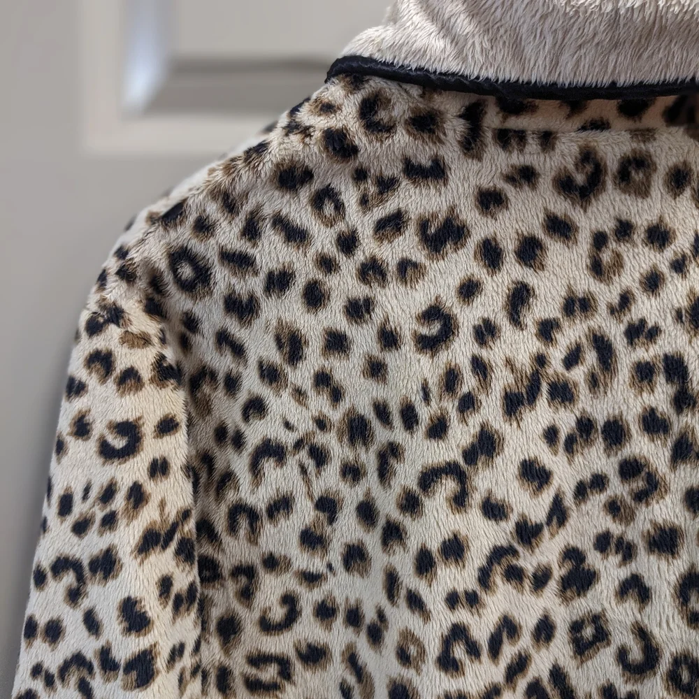 Leopard Print Fleece Robe - Picture 9 of 16